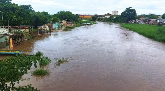 Inundaciones impactan a cientos de familias en tres estados tras intensas lluvias